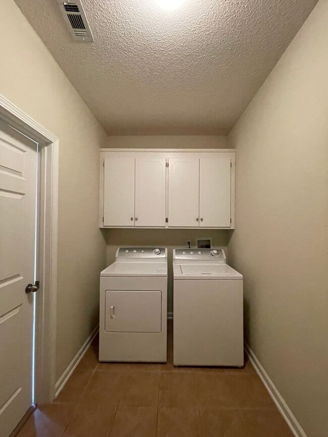 Building Photo - Wakefield - One Story Townhome!
