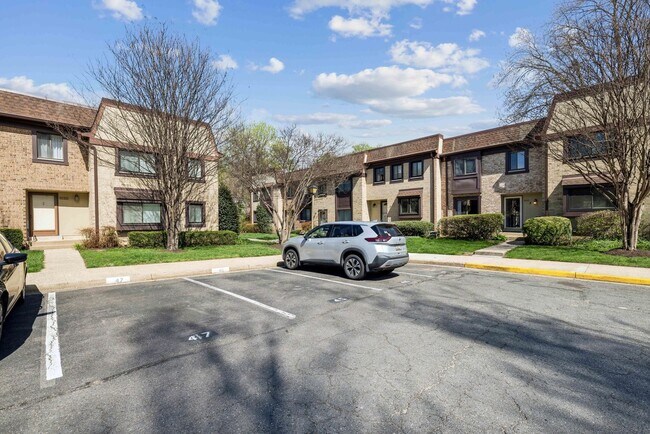 Building Photo - 2832 Jermantown Rd