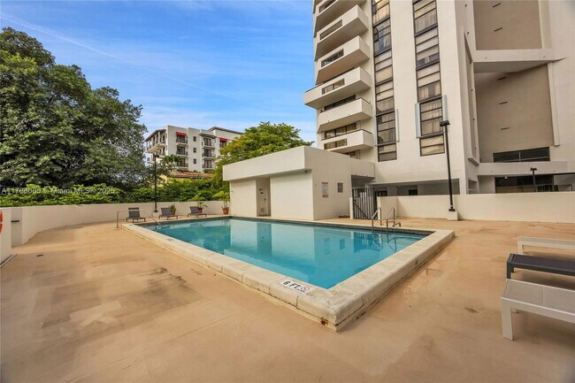 Building Photo - 911 E Ponce De Leon Blvd