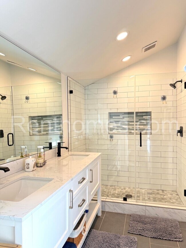 Building Photo - 10990 Red Rock Dr