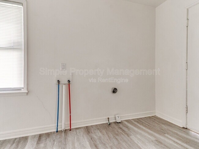 Building Photo - 538 E Indian Dr