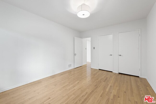 Building Photo - 1208 N Crescent Heights Blvd