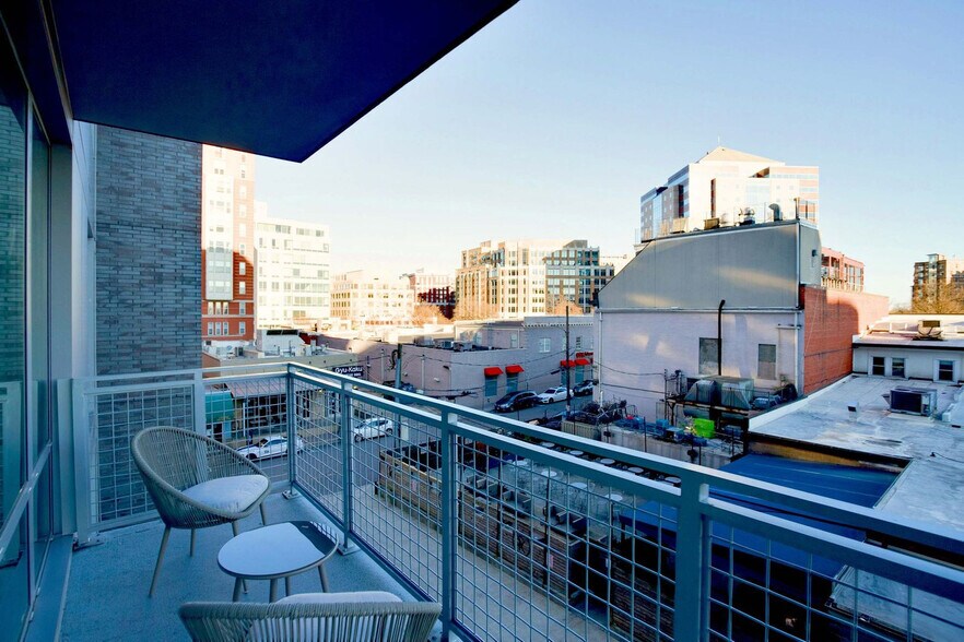 Building Photo - 1122 N Hudson St