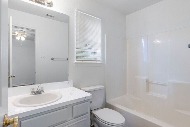 Building Photo - 1412 Hemphill St