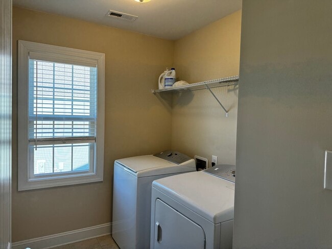 Building Photo - Grand 2 story home in Bluewater Rise
