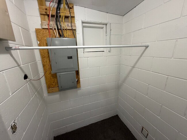 Building Photo - 3 Bedroom House - Large Storage Building and Yard - Internet and Lawn Care included!