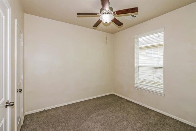Building Photo - 3434 Tulip Trace Dr