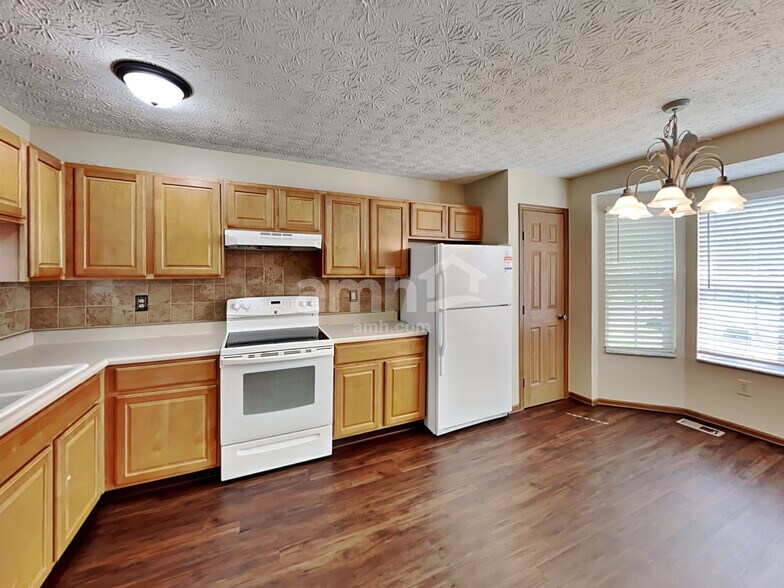 Building Photo - 7660 Farm Hill Dr