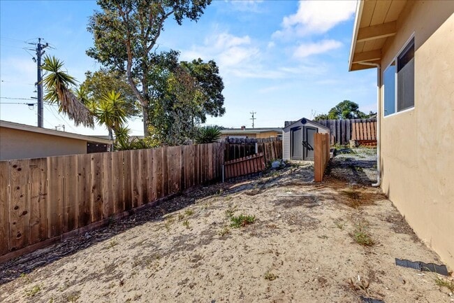 Building Photo - Upper Seaside four bedroom and two bath
