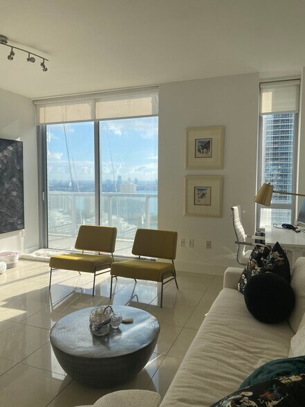 Building Photo - 1050 Brickell Ave