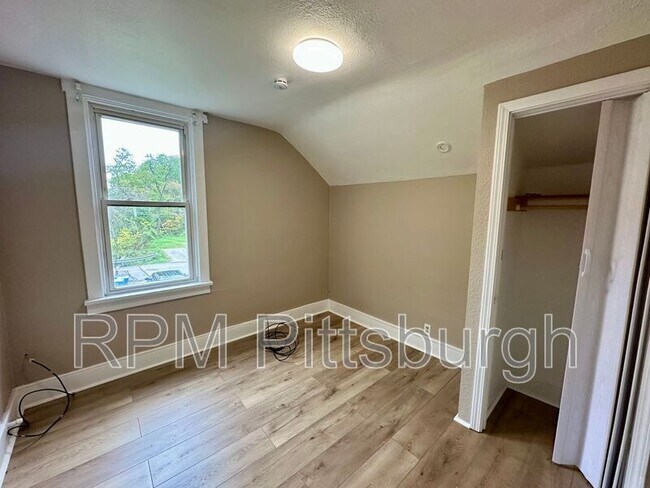 Building Photo - 102 Ivy St