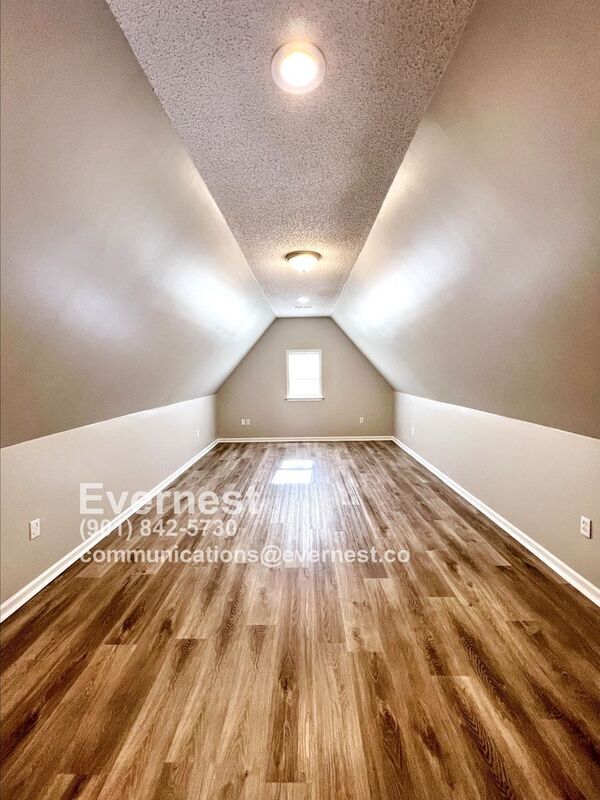 Building Photo - 9880 Seminole Dr