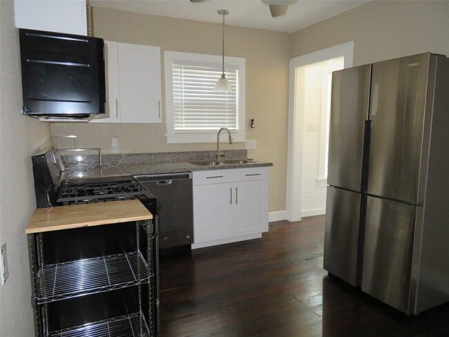 Building Photo - 12 Greenwood St