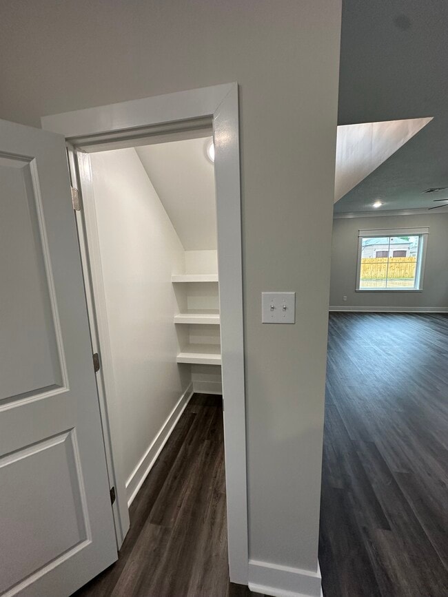 Building Photo - 1713 Bilbo St