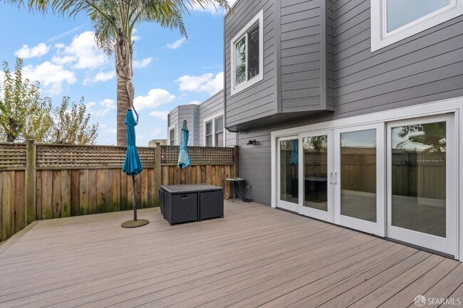 Building Photo - 112 Baden St