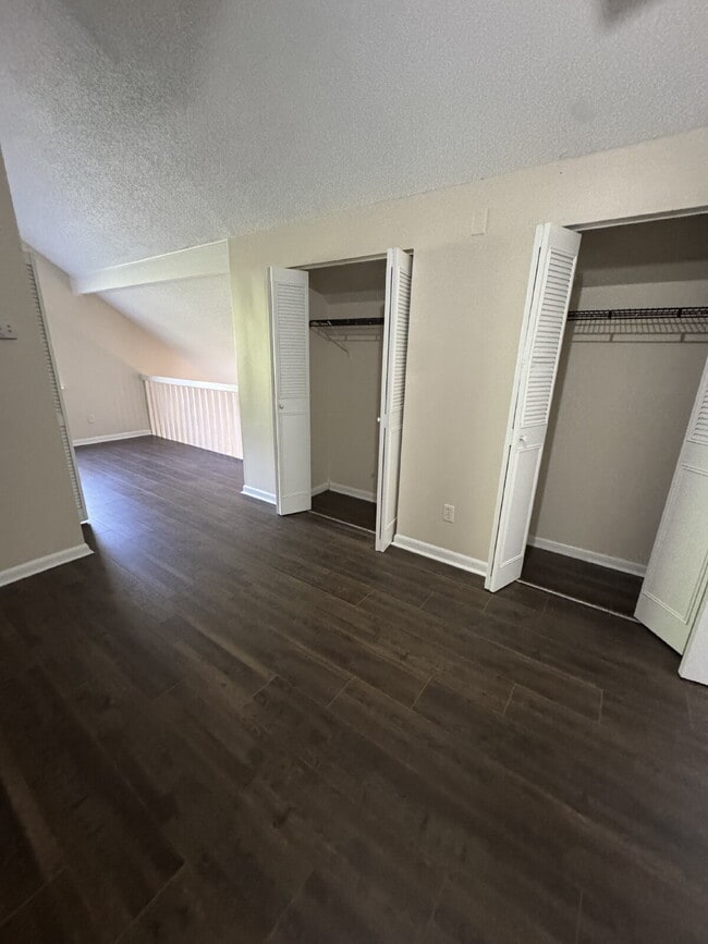Building Photo - 4 bedroom 3 full bath home for rent in man...