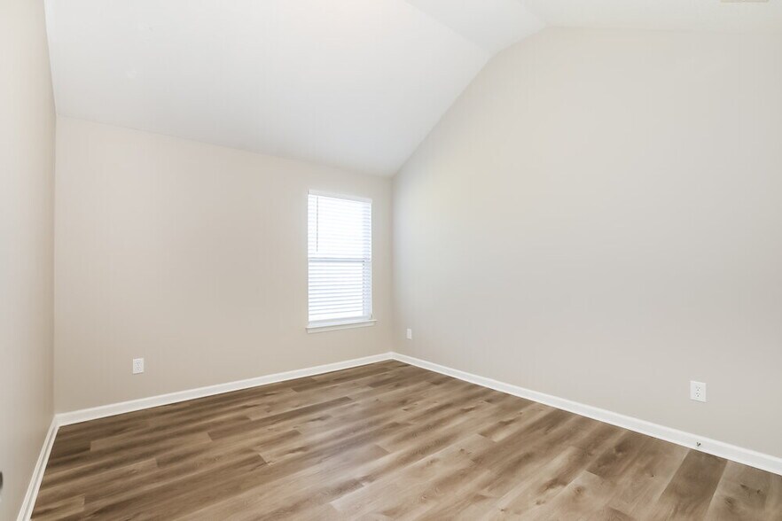 Building Photo - 3942 Rosebud Park Dr