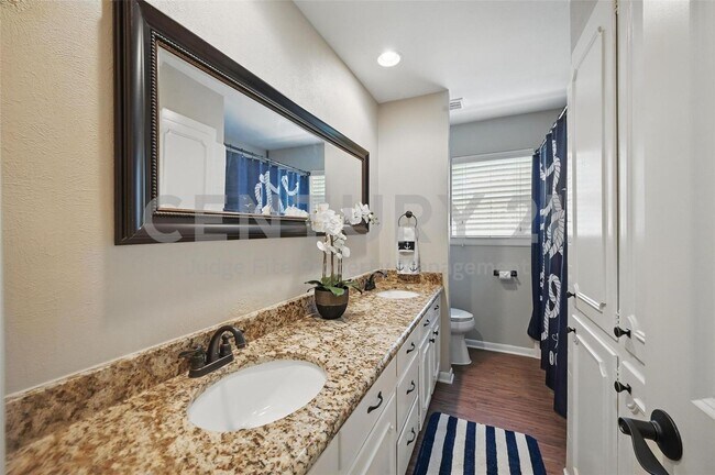 Building Photo - Beautifully Updated 3/2/2 in Bedford Ready...