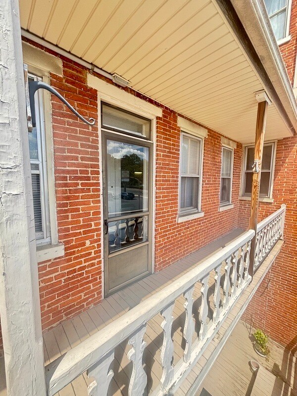Building Photo - 942 Columbia Ave
