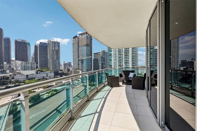 Building Photo - 350 S Miami Ave
