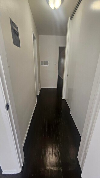 Building Photo - 11030 Moorpark St