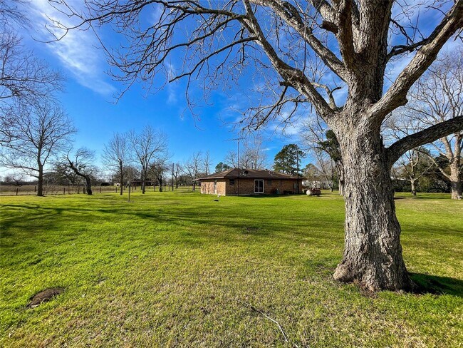 Building Photo - 401 Anderson Rd