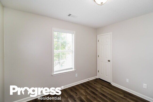 Building Photo - 8682 Overcup Oaks Dr