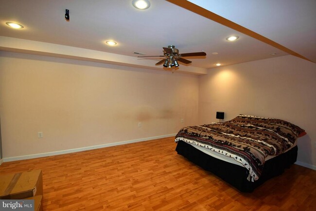 Building Photo - 805 Thicket Ct