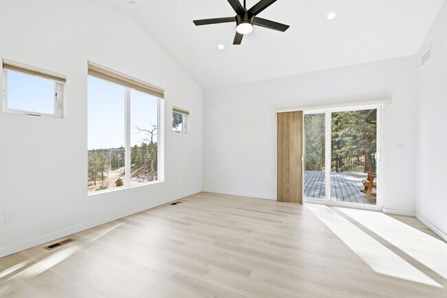 Building Photo - 191 Diamond Dr