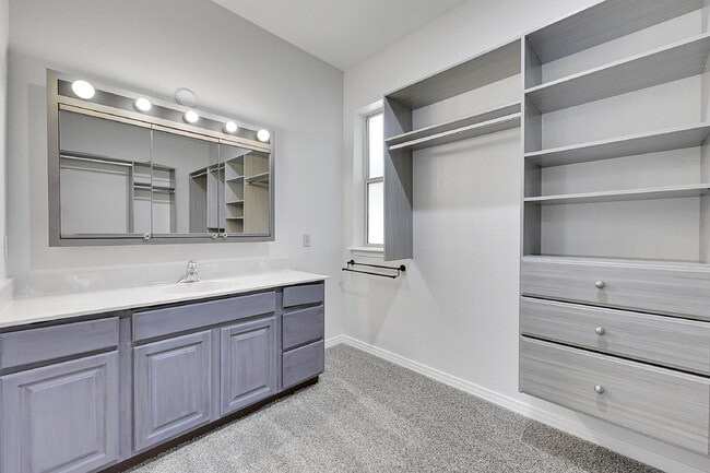 Building Photo - $3,495 - 4 Bed, 4 Bath Home with 4 Car Gar...