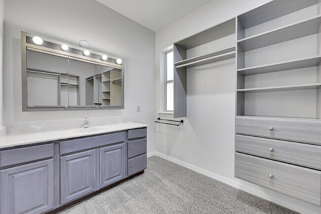 Building Photo - $3,650 - 4 Bed, 4 Bath Home with 4 Car Gar...