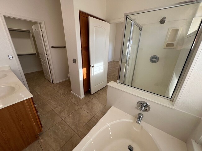 Building Photo - EXCELLENT Location!! This house is a three bedroom & two full baths