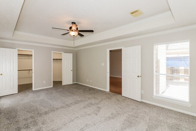 Building Photo - 15526 Oxenford Dr