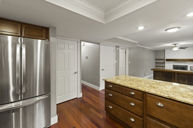 Building Photo - 5647 Old Farm Cir E