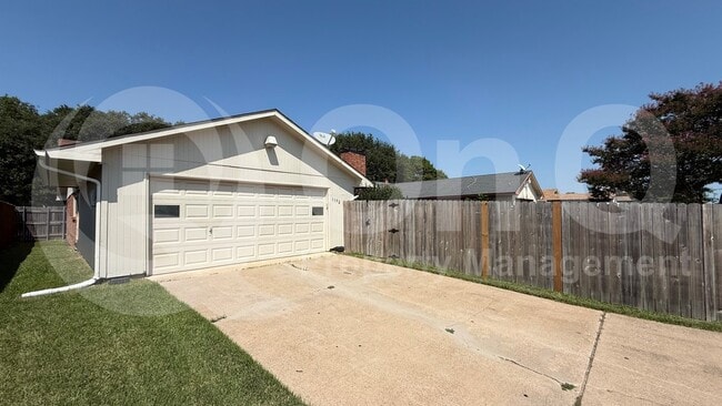 Building Photo - 3302 High Plateau Dr
