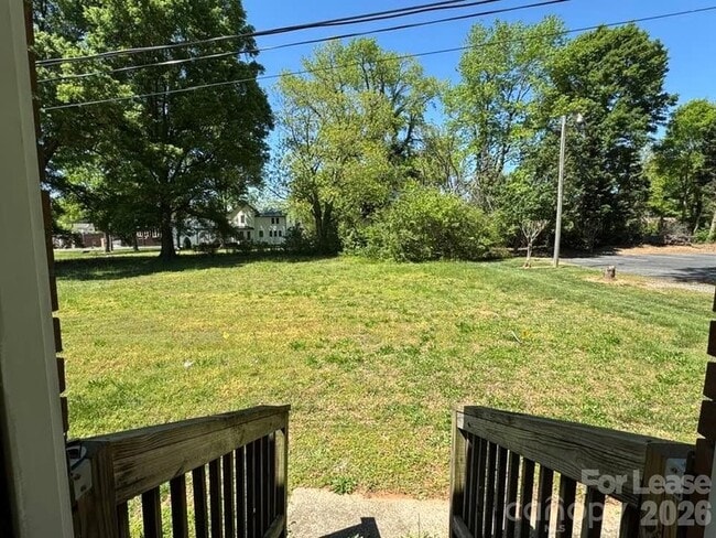 Building Photo - 19612 Oak St