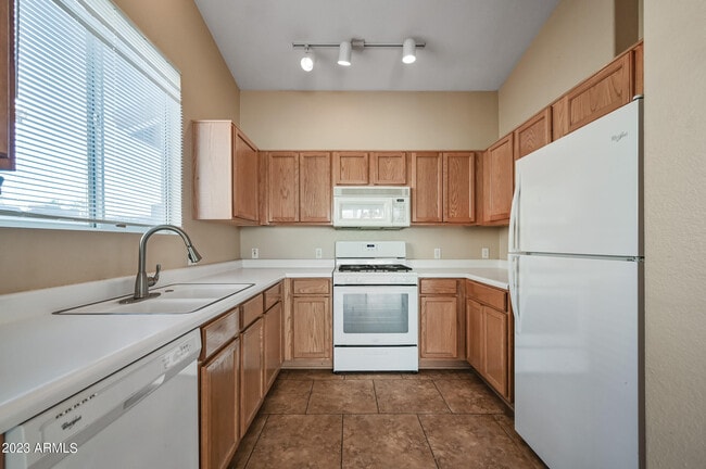 Building Photo - 16122 W Desert Bloom St