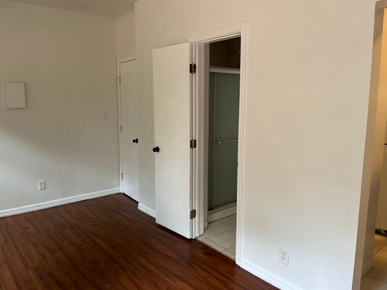 Building Photo - 920 NE 5th Ave