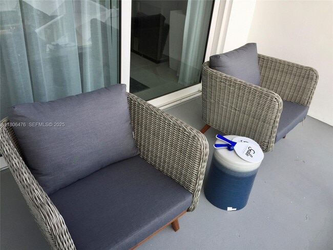 Building Photo - 401 N Birch Rd