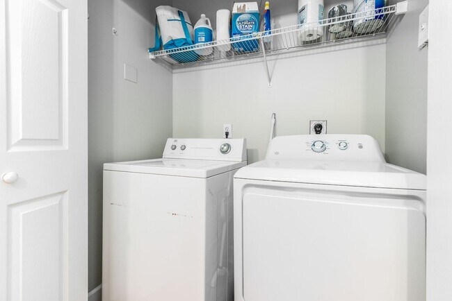 Building Photo - Cute & Cozy Condo in Southern Village!