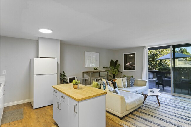 Building Photo - 3050 Rue D’Orleans