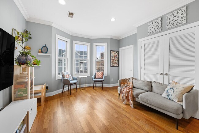 Building Photo - 165 Thorne St