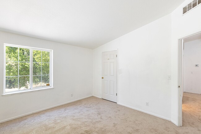 Building Photo - TENTATIVELY RENTED Rare Home, 3 Bedrooms, 2 Bathrooms, Rural Setting