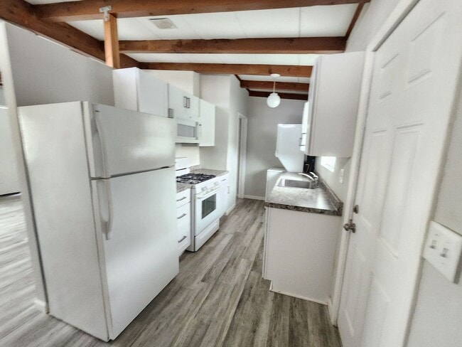 Building Photo - 73642 Buena Vista Dr