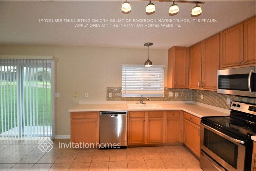 Building Photo - 6954 Lake Eaglebrooke Dr