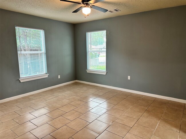 Building Photo - 6911 Bauman Rd