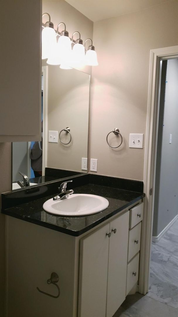 Building Photo - Luxury Duplex in Stonewood Estates