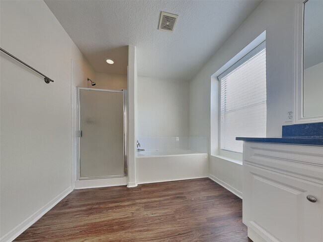 Building Photo - 16973 Scenic Knoll