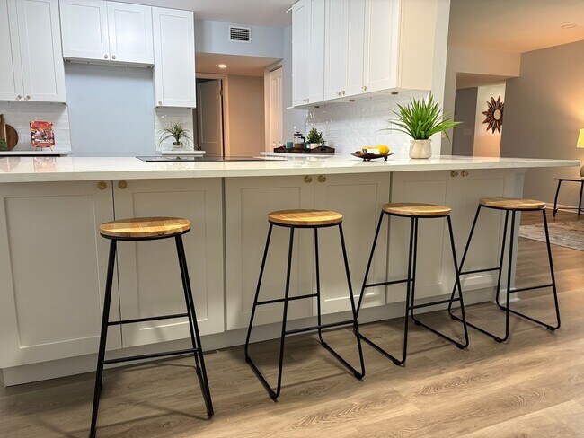 Building Photo - 2510 Lake Ellen Dr