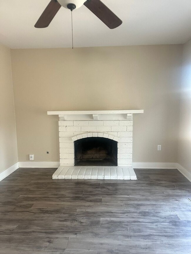 Building Photo - 4Bd/2ba House - Riverside Home
